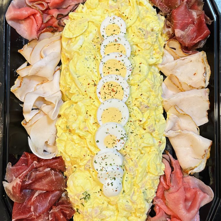 BOERENKIP EI SALADE MET VLEESWAREN 4-6 PERSONEN