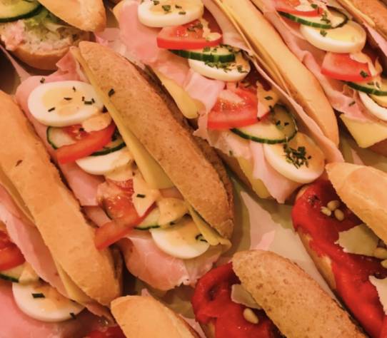 BROODJE VERSE SALADE DIVERSE SOORTEN