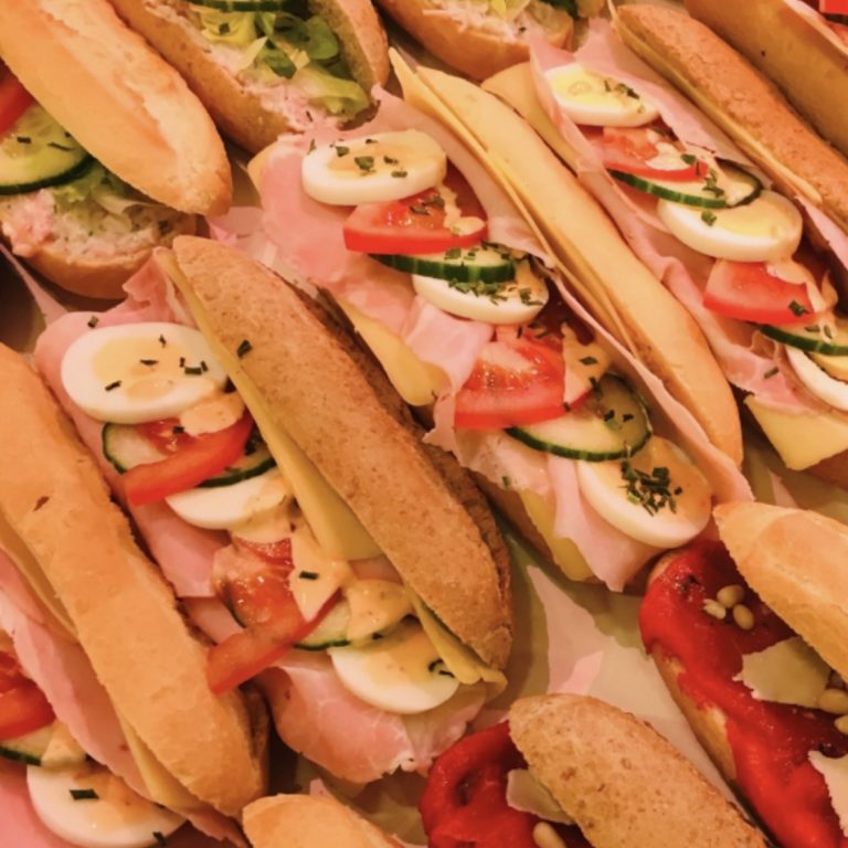 BROODJE WARME GRILLWORST SPECIAAL